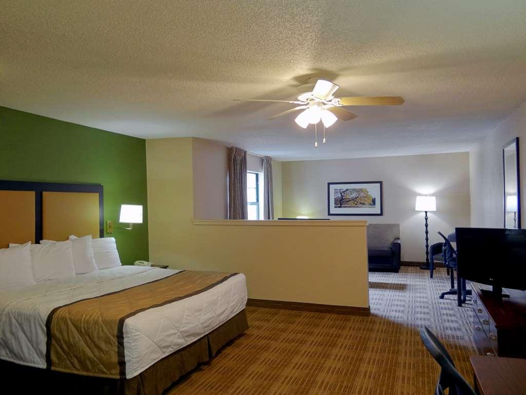 Extended Stay America Suites - Detroit - Southfield - I-696 Фармингтън Хилс Стая снимка