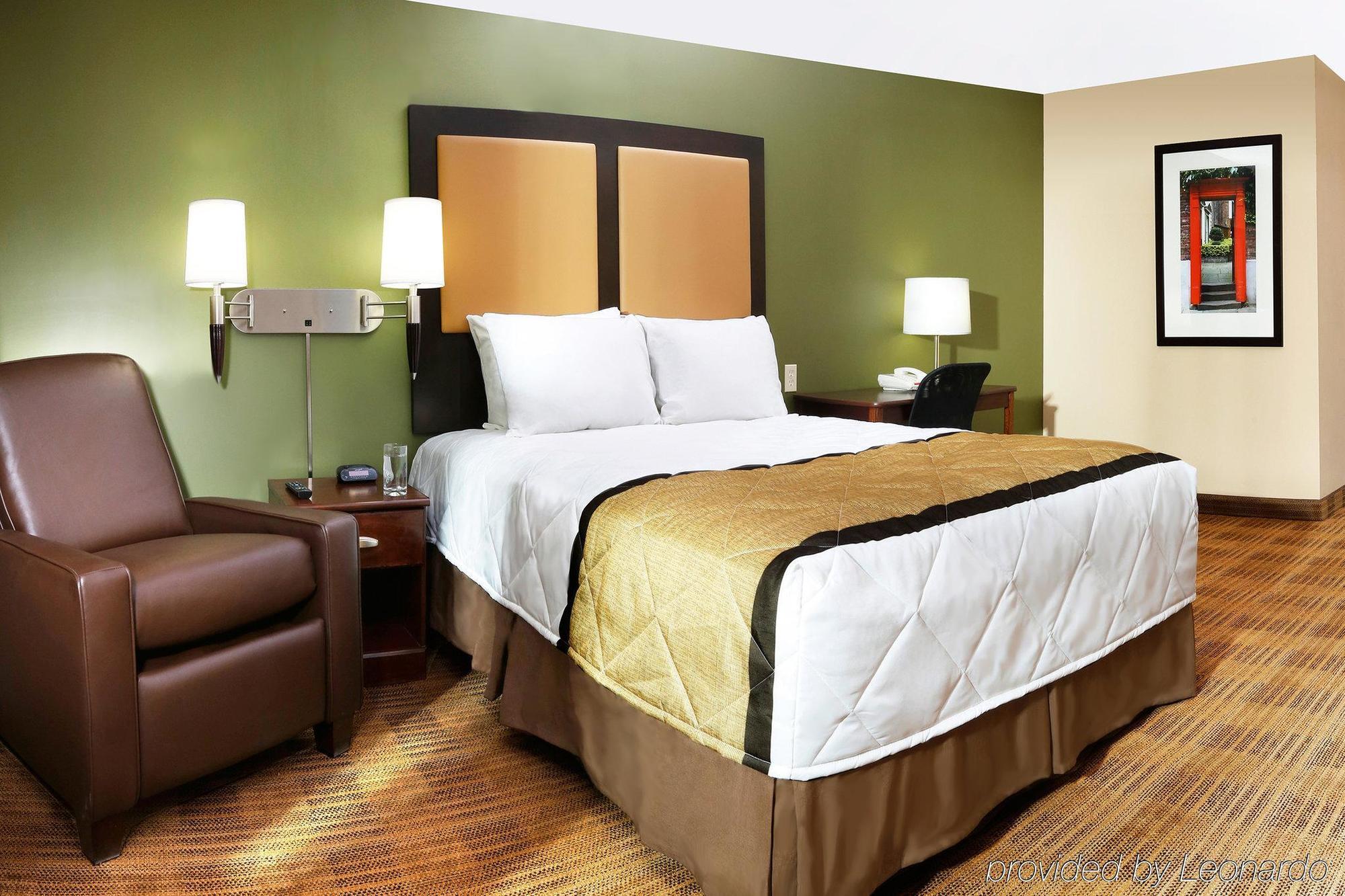 Extended Stay America Suites - Detroit - Southfield - I-696 Фармингтън Хилс Екстериор снимка