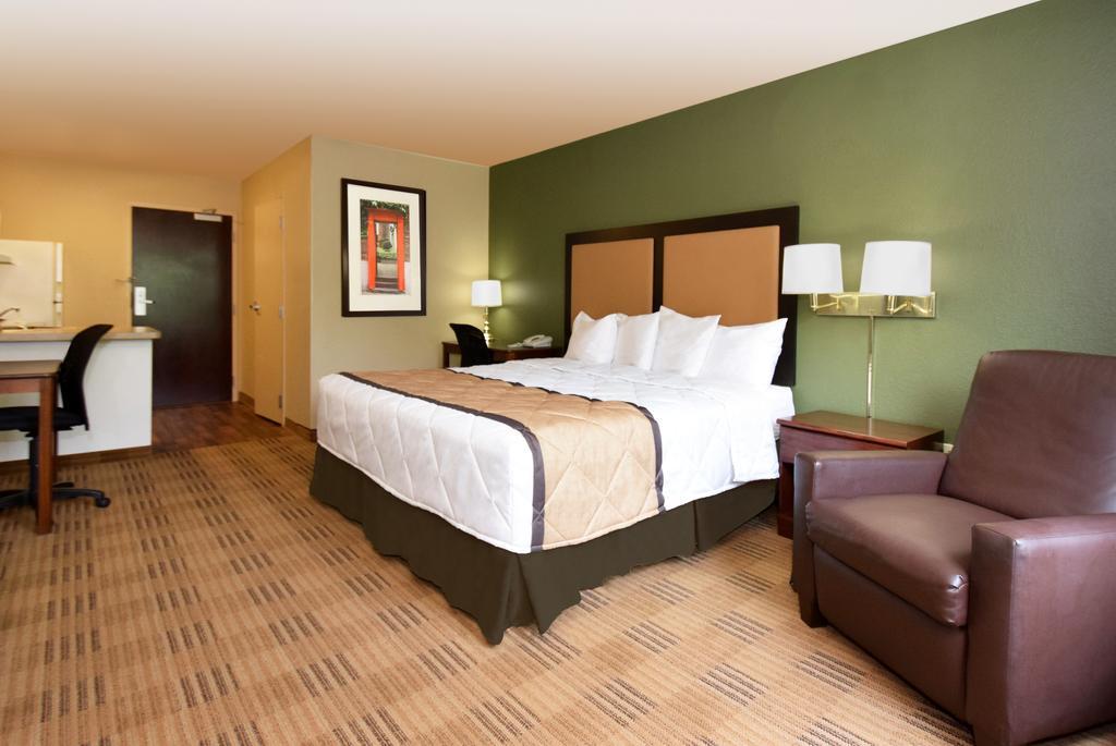 Extended Stay America Suites - Detroit - Southfield - I-696 Фармингтън Хилс Екстериор снимка